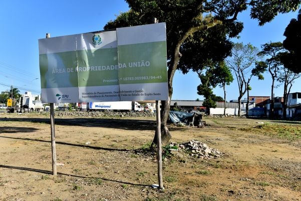Casas e terrenos que pertencem à União - Área localizada na Rodovia BR 101,Km 01, em Carapina, na Serra, entrada do bairro José de Anchieta por Fernando Madeira