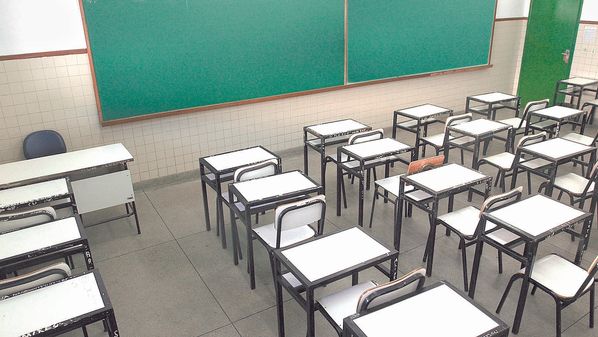 O vice-presidente do Sindicato das Empresas Particulares de Ensino do Espírito Santo (Sinepe-ES), Eduardo Costa, informou que a rede particular conta com cerca de 200 mil alunos no Espírito Santo
