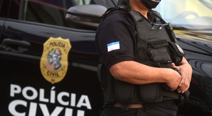 Segundo a polícia, o casal induzia as vítimas a enviar fotos e vídeos e depois exigia dinheiro para não divulgar o material na internet