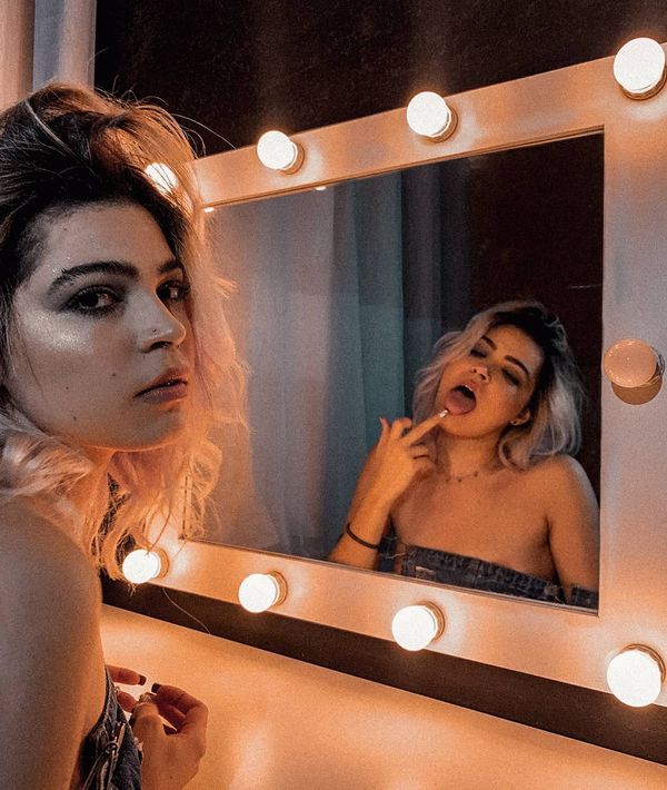 Gabriela Braga Saiter Pereira: a $aiter, lady queen e cantora do Espírito Santo