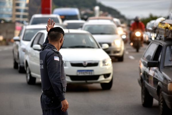 Operação Visibilidade, realizada pelas Polícias Civil e Militar, na Avenida Fernando Ferrari, em Vitória, prendeu o fugitivo do sistema penitenciário, Layson Poloni da Conceição, ele havia deixado a cadeia na saidinha do dias das mães e não retornou 