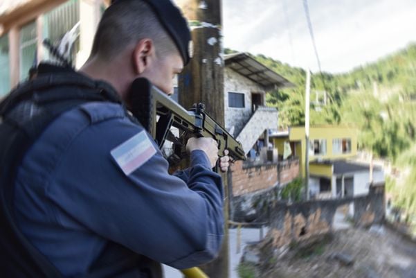 Data: 24/01/2019 - ES - VitÃ³ria - Policial - PolÃ­cia Militar usa drones para monitorar morros de VitÃ³ria - Editoria: PolÃ­cia - Foto: Fernando Madeira - NA
