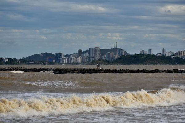  Ciclone subtropical se aproxima do ES com ventos de até 70 km/h por Fernando Madeira