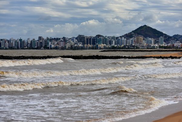  Vista da Praia de Camburi, em Vitória por Fernando Madeira