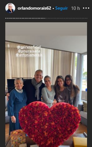 Glória Pires recebe o carinho da família no dia em que completa 57 anos