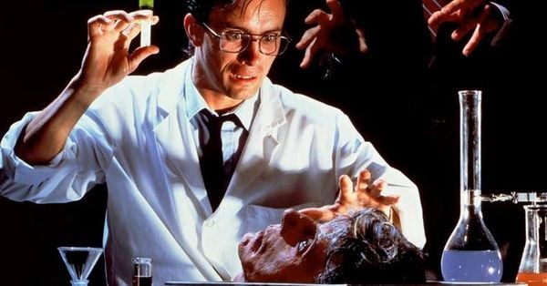 "A Hora dos Mortos-Vivos" (1985) é um dos filmes baseados no horror cósmico criado por HP Lovecraft. Crédito: Empire Pictures/Divulgação
