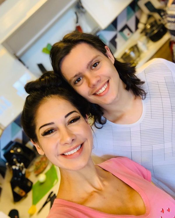 A influencer Mayra Cardi e o filho mais velho, Lucas Cardi