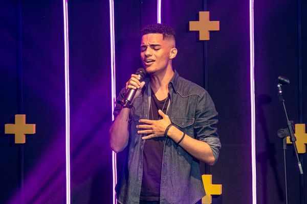 Josa se apresentando durante a final por Adessandro Reis