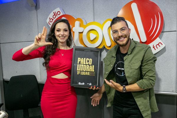 Thiarlys e Melina com troféu por Foto Adessandro Reis 