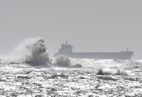 Ciclone provoca ventos fortes e ressaca no mar.(Vitor Jubini)