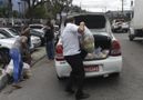 Distribuição de cestas básicas causa aglomeração na Casa do Cidadão, em Vitória  (Vitor Jubini  )