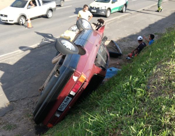 Acidente foi na pista lateral da BR 101