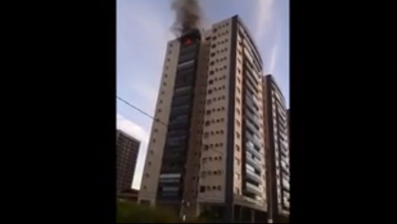 Menina coloca fogo para matar barata