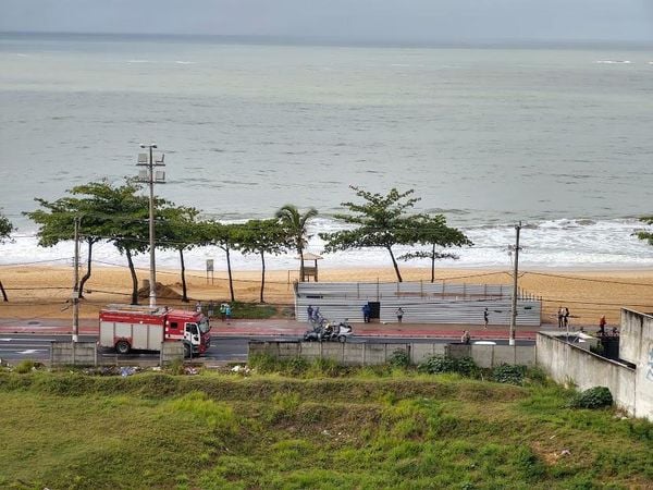 Bombeiros controlaram o incêndio