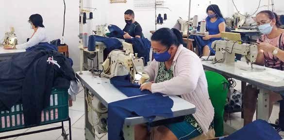 Equipe de produção da Red Summer em atividade: adaptação conceitual e treinamento para atender à demanda da Vale.