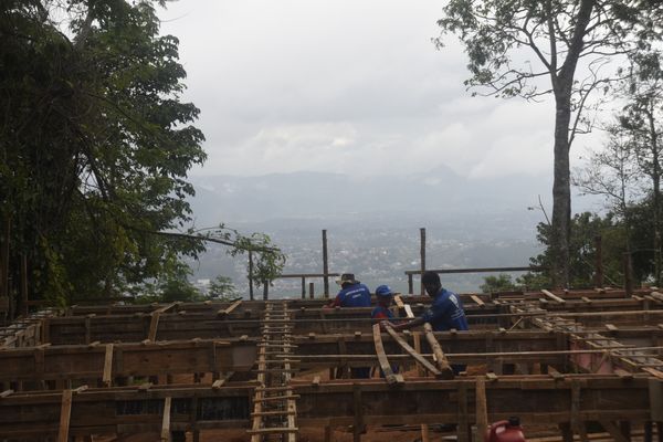 Novo mirante é construído no Parque da Fonte Grande em Vitória.  por Vitor Jubini