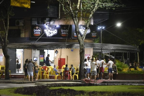 Bares em Vitória na noite de sábado (29) por Carlos Alberto Silva