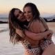 Imagem - Ex-BBBs Gabi Martins e Gizelly Bicalho posam em praia do ES