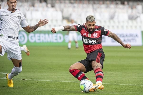 Gabigol marca e Flamengo vence Santos em jogo com gols anulados pelo VAR