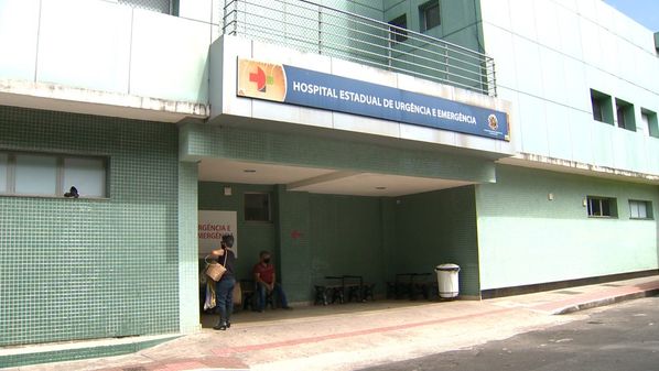 Segundo a PM, rapaz de 25 anos atacava um homem com um canivete e reagiu quando um policial militar de folga interveio, momento em que o agente efetuou três disparos