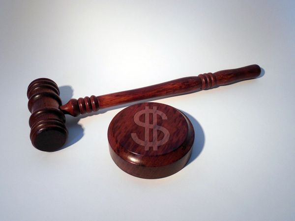 Além das decisões judiciais, juízes também precisam definir valores de ações trabalhistas
