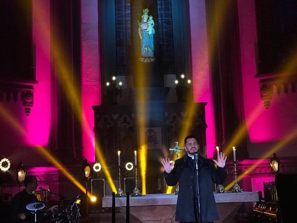 O Padre Anderson Gomes, que já faz shows e lives frequentemente, será um dos seis sacerdotes do sexteto.
