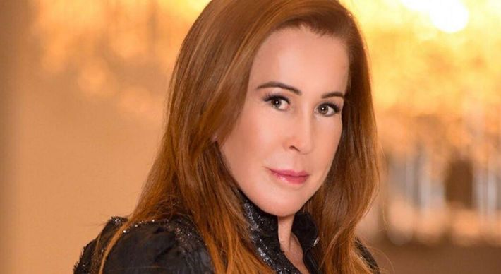 Socialite recebeu elogio de fãs e até a filha, Wanessa Camargo, ficou impressionada com o look arrasador que a ex de Zezé Di Camargo usou