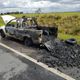 Imagem - Caminhonete carregada com carvão pega fogo na BR 101, em Linhares