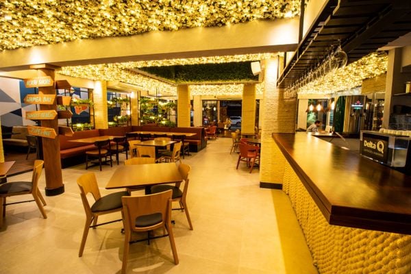 Bar com chope e drinques é um diferencial em relação à matriz por Pepê Silva