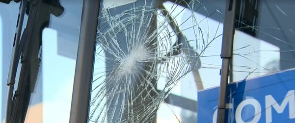 Ônibus da linha 504 foi apedrejado em Vitória