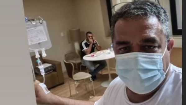 Mauro Machado teve que se explicar para os fãs após surgir internado em hospital e fez questão de esclarecer que não está infectado pelo coronavírus