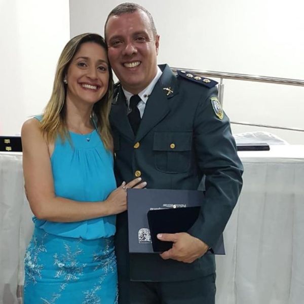Douglas Caus e a esposa, Renata Christina Pimentel Ramos Caus