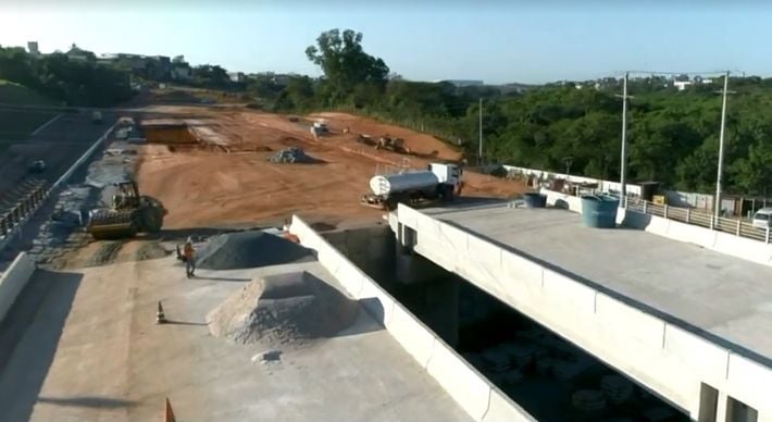 O Ministério dos Transportes também anunciou a repactuação de contrato para duplicação da BR 101 e a implementação da EF 118, ligando Vitória ao Rio