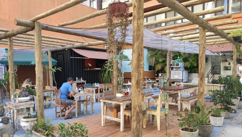 Bamboozal, anexo no quintal do Café Bamboo, na Praia do Canto