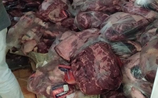 Ação com o objetivo de fiscalizar o comércio de carne bovina em estabelecimentos comerciais da cidade