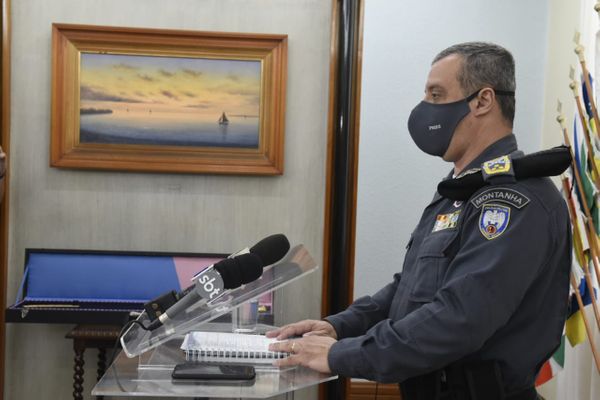 Coronel Douglas Caus, comandante-geral da PM,  durante coletiva para explicar a denúncia de agressão contra a esposa