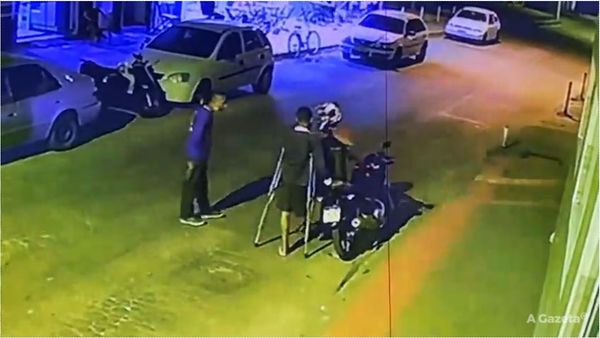 Criminosos roubam moto em Vila Velha, um deles não tinha uma perna e estava de muleta