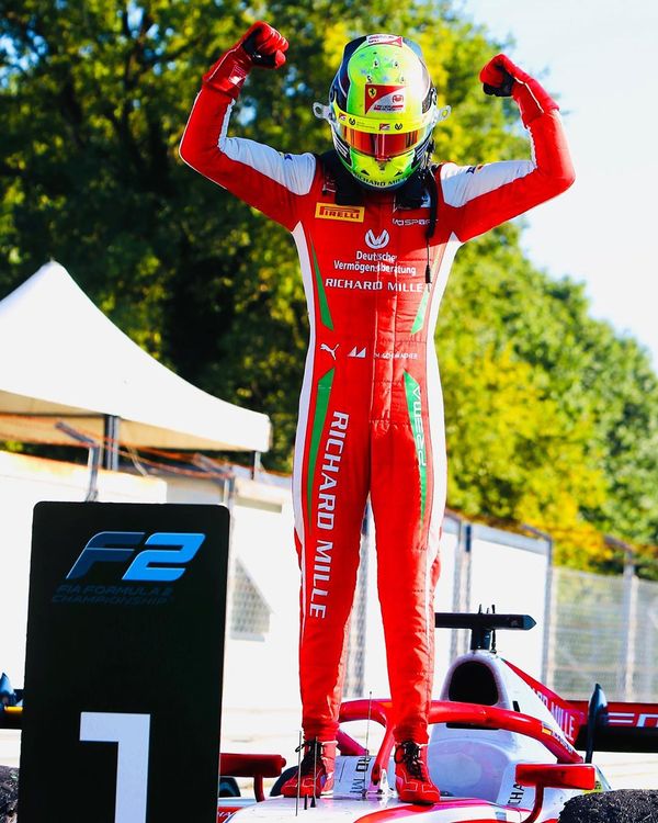 Filho de Michael Schumacher, o piloto Mick Schumacher venceu o GP da Itália de Fórmula 2