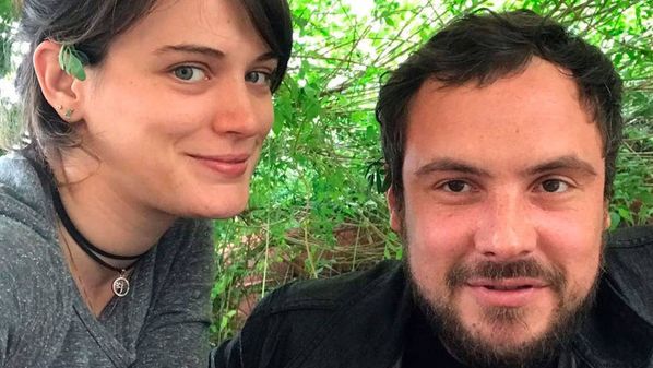"Eu pergunto tudo para ela, palavra por palavra", afirma o ator sobre a esposa