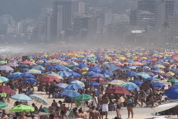 RIO DE JANEIRO,RJ,06.09.2020:PRAIA-IPANEMA-MOVIMENTAÇÃO - Movimentação na Praia de Ipanema no Rio de Janeiro, (RJ), na manhã deste domingo (06)