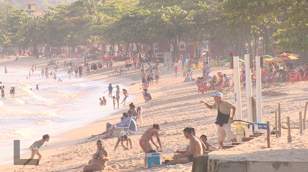 Praia Central em Piúma neste domingo (06)