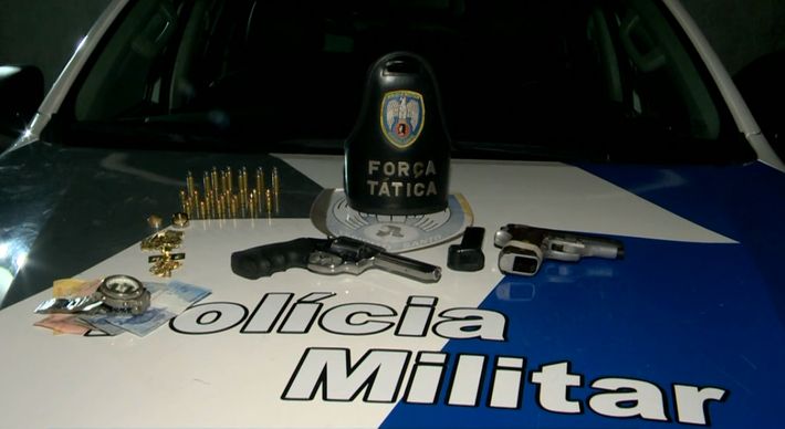 De acordo com a polícia, eles são suspeitos de envolvimento com o tráfico de drogas e de participação em ataques realizados em Dom João Batista