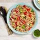 Imagem - Receita leve: salada refrescante de macarrão integral com legumes