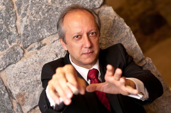 Maestro Abel Rocha foi diretor artístico do Teatro Municipal de São Paulo e regente titular da Orquestra Sinfônica Municipal nos anos de 2011 e 2012