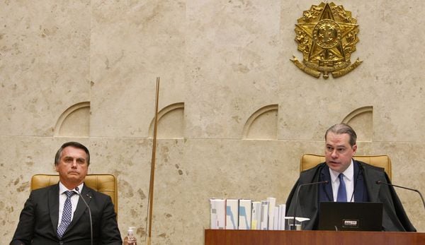 Presidente Jair Bolsonaro e ministro Dias Toffoli durante sessão do Supremo Tribunal Federal