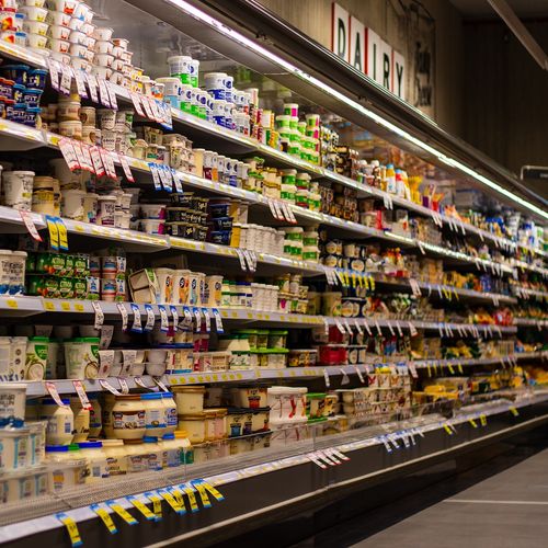 Corte no auxílio e inflação freiam vendas nos supermercados do ES