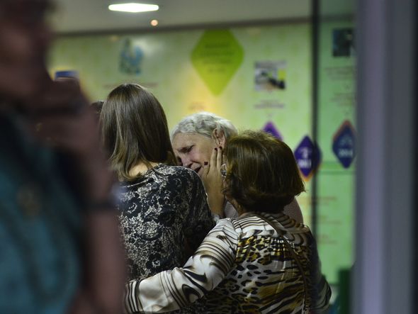 Parentes e amigos choram a morte da médica por Guilherme Ferrari/Arquivo A Gazeta
