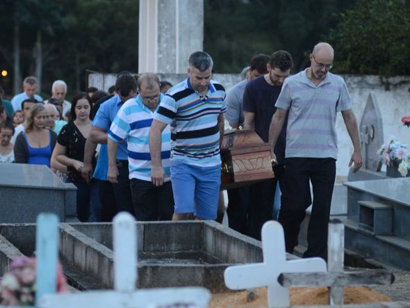 Velório e enterro da médica Milena Gottardi   por Carlos Alberto Silva