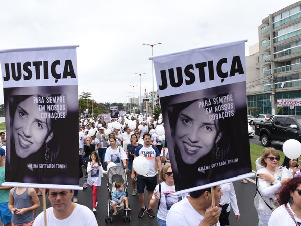 Passeata em homenagem à médica Milena Gottardi, em Camburi por Ricardo Medeiros