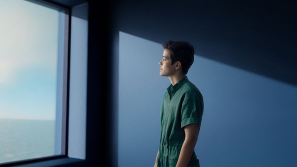 O músico Dan Abranches, ex-The Voice, em cenas dos clipes do EP Flor de Laranjeira